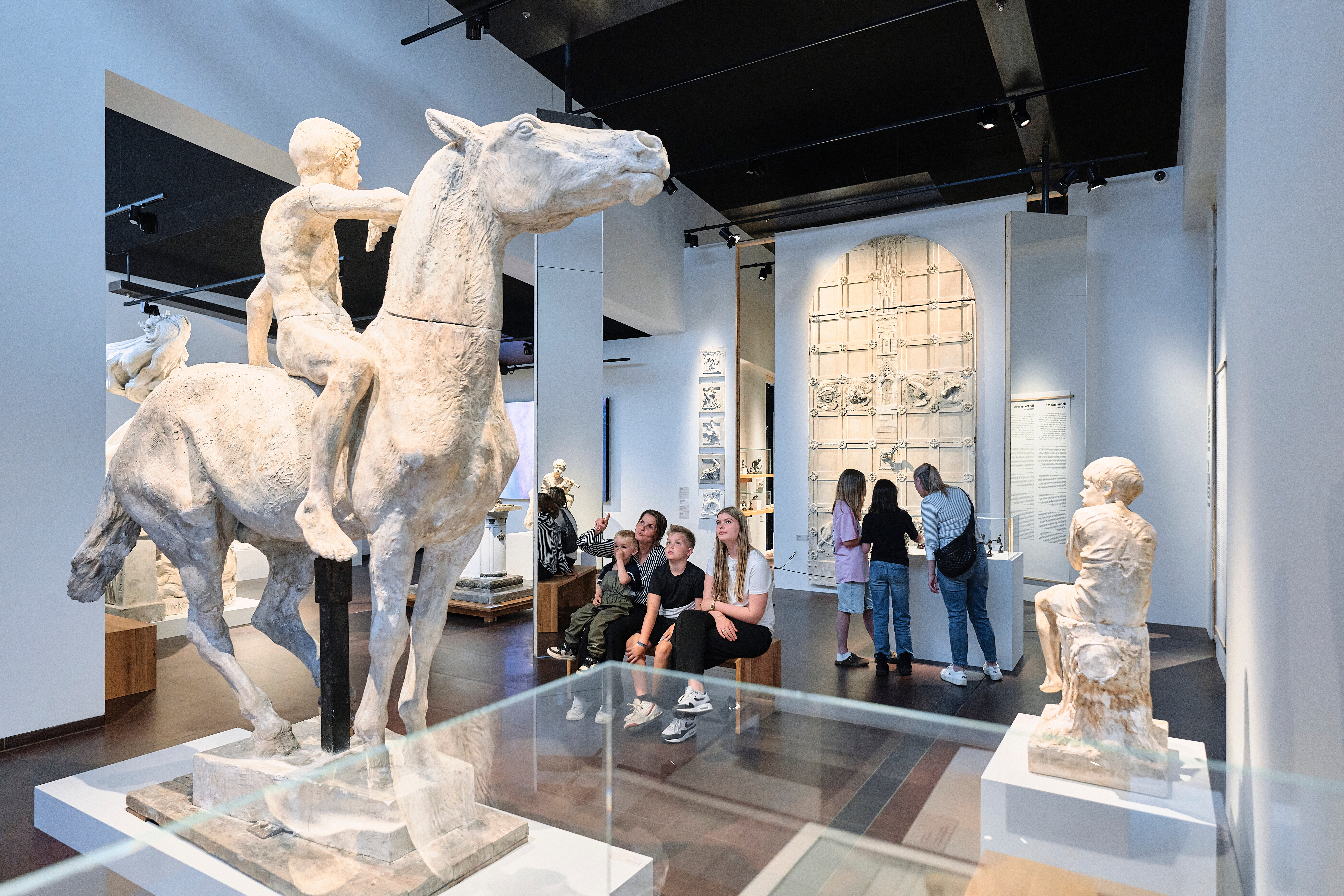 Anne Marie Carl-Nielsen: AT FORME LIV Anne Marie Carl-Nielsen: AT FORME LIV