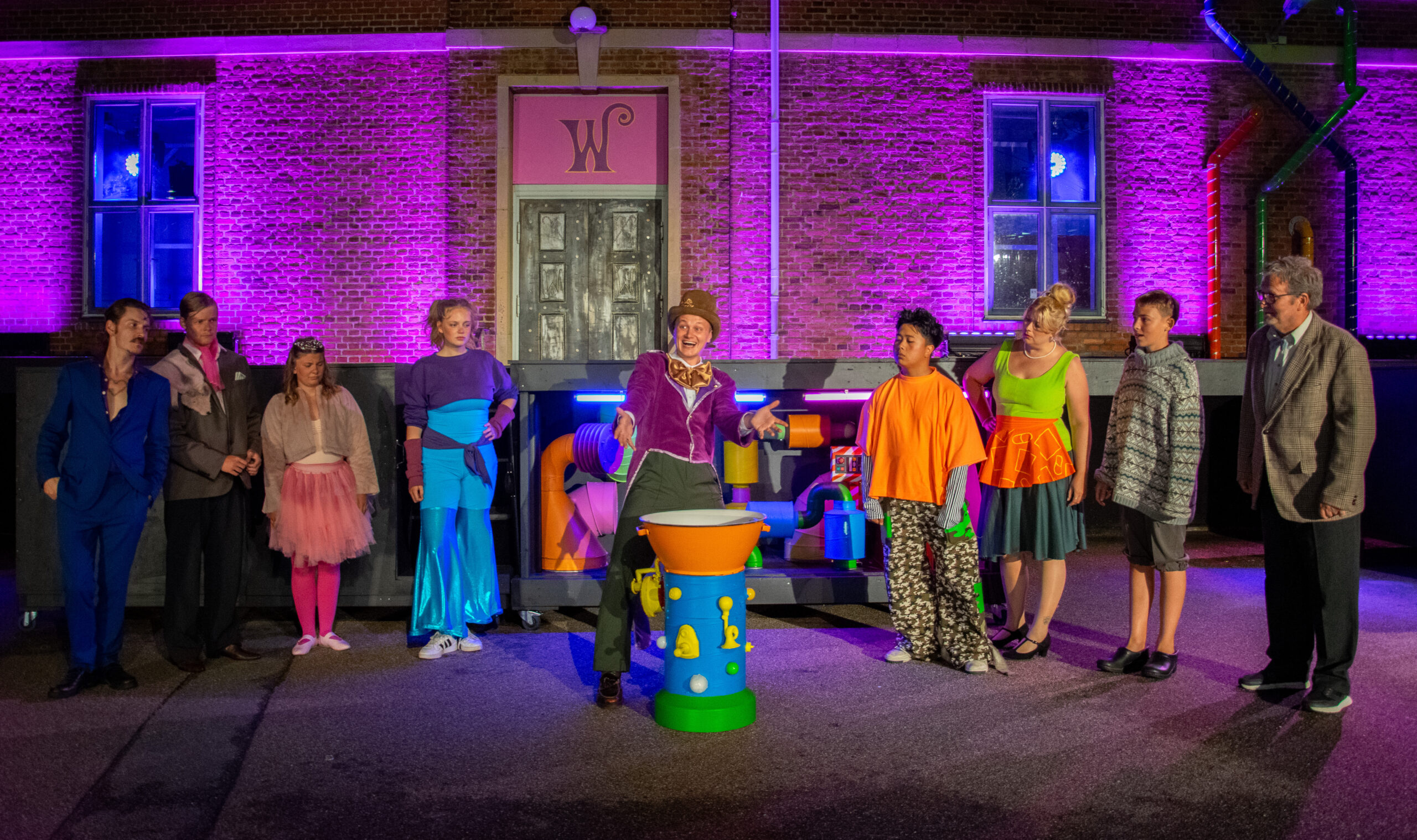 Tårnby Teater: CHARLIE & CHOKOLADEFABRIKKEN Tårnby Teater: CHARLIE & CHOKOLADEFABRIKKEN