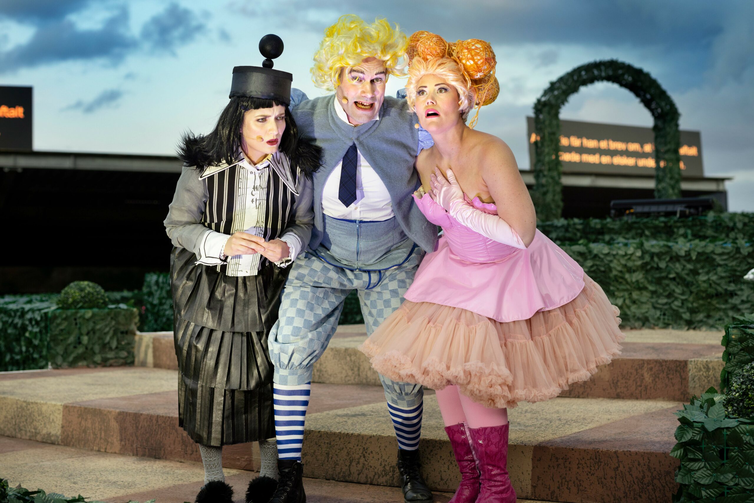 Operaanmeldelser Operaanmeldelser