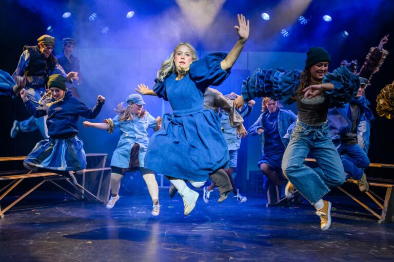 ALICE I EVENTYRLAND indtager Glassalen