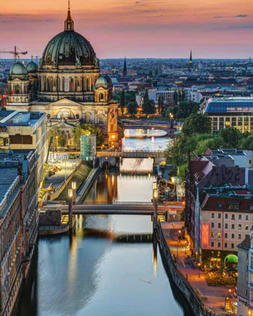 ANMELDELSE: Mellem øst og vest - BERLIN