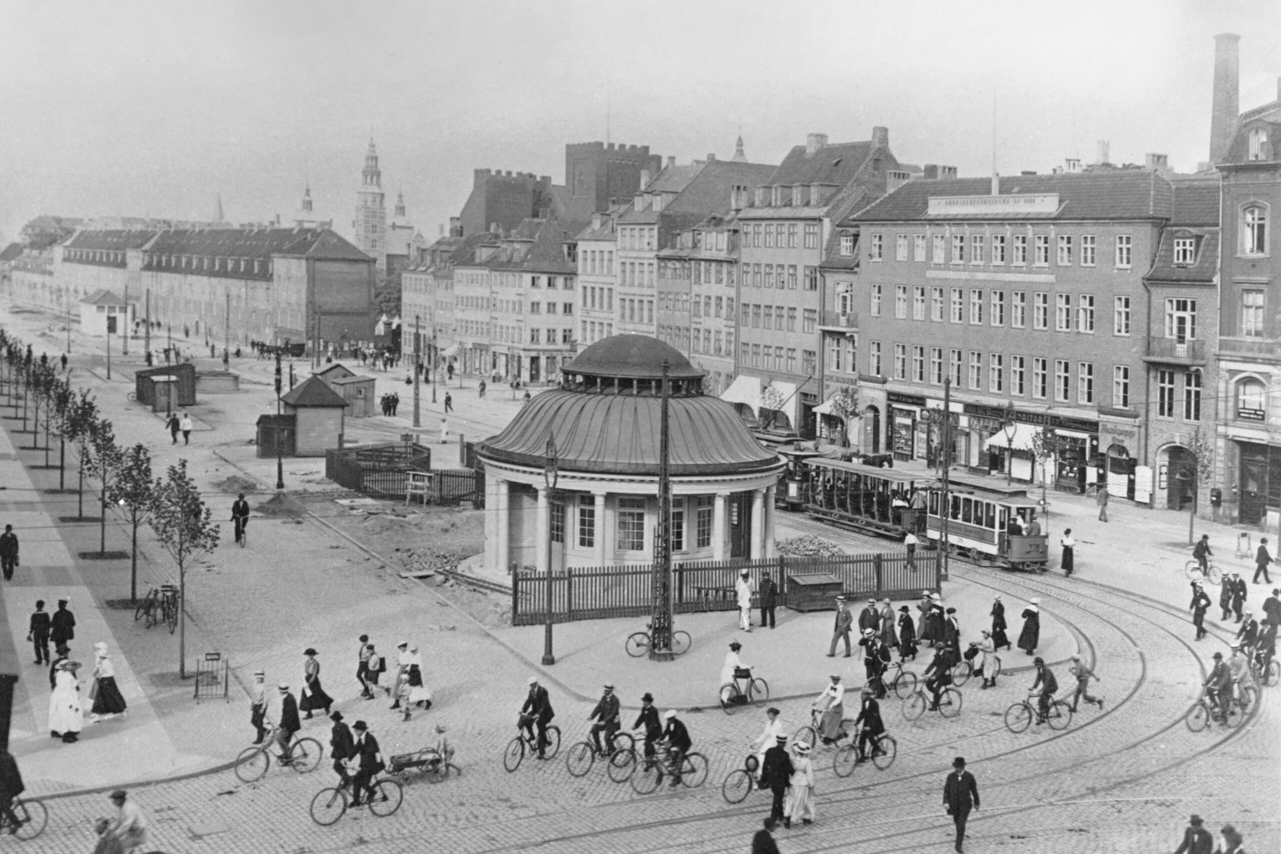 Anmeldelse: KØBENHAVN – FØR & NU