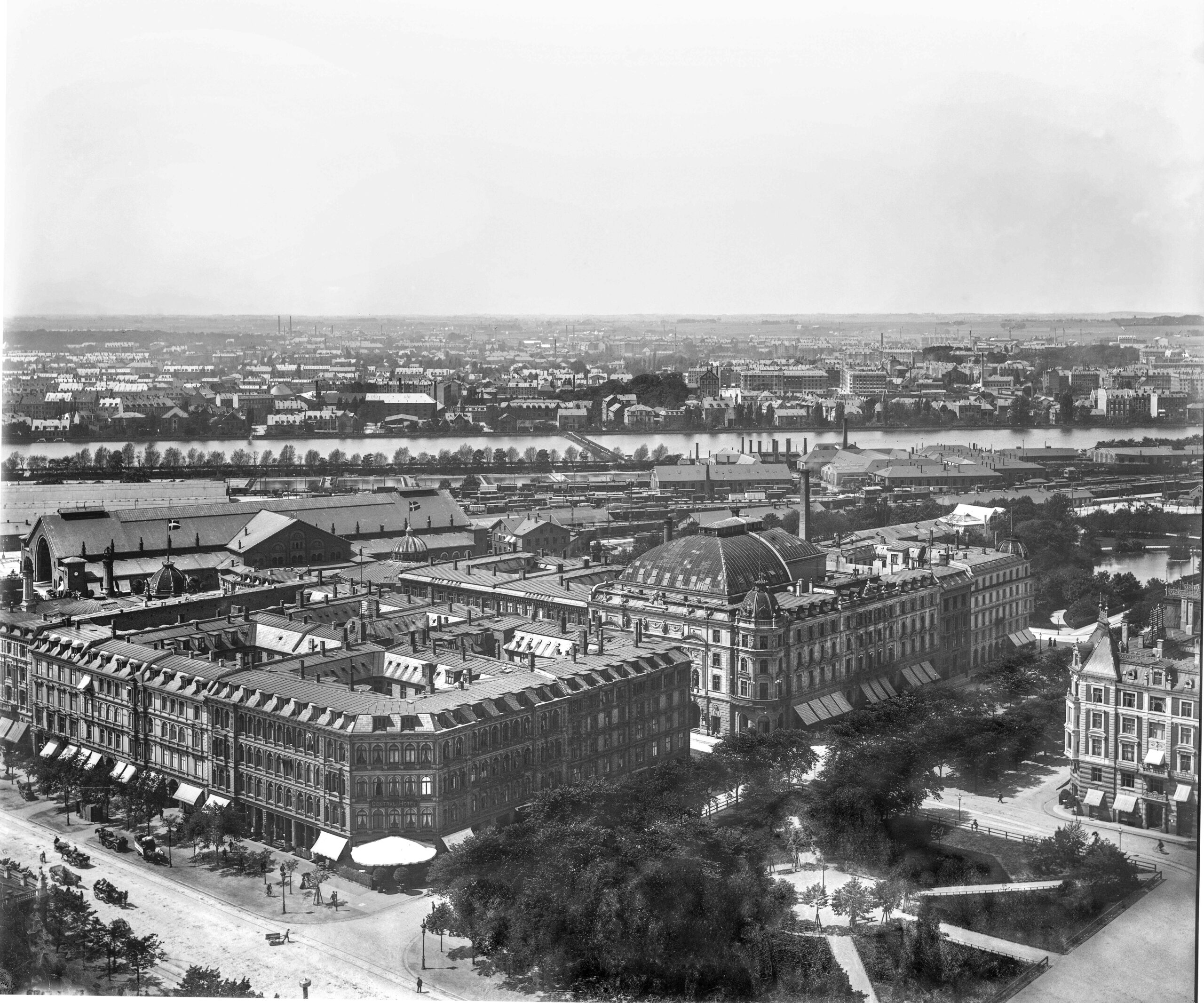 Anmeldelse: KØBENHAVN – FØR & NU