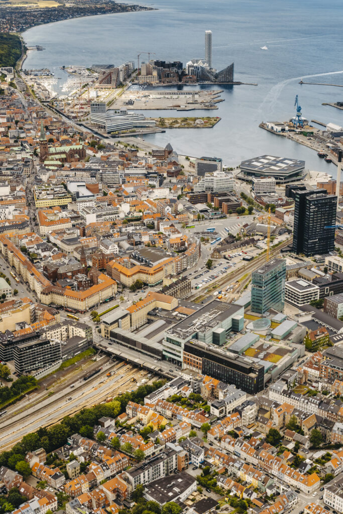 Fotobog: DANMARK FØR OG NU fra skyen Fotobog: DANMARK FØR OG NU fra skyen