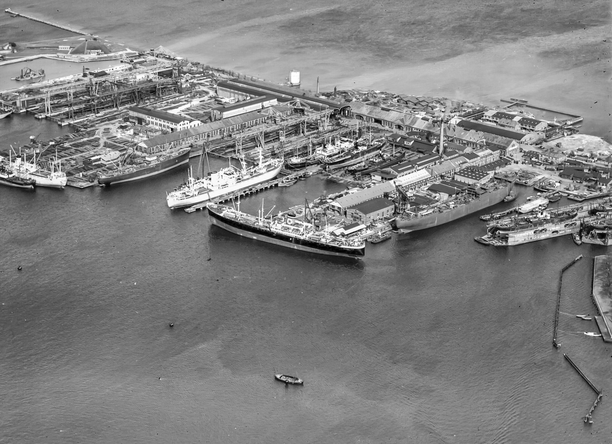 Fotobog: DANMARK FØR OG NU fra skyen Fotobog: DANMARK FØR OG NU fra skyen