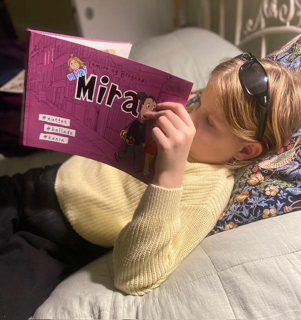 KULTURINFORMATIONs junioranmelder, læsehesten Edith (9 år) KULTURINFORMATIONs junioranmelder, læsehesten Edith (9 år)