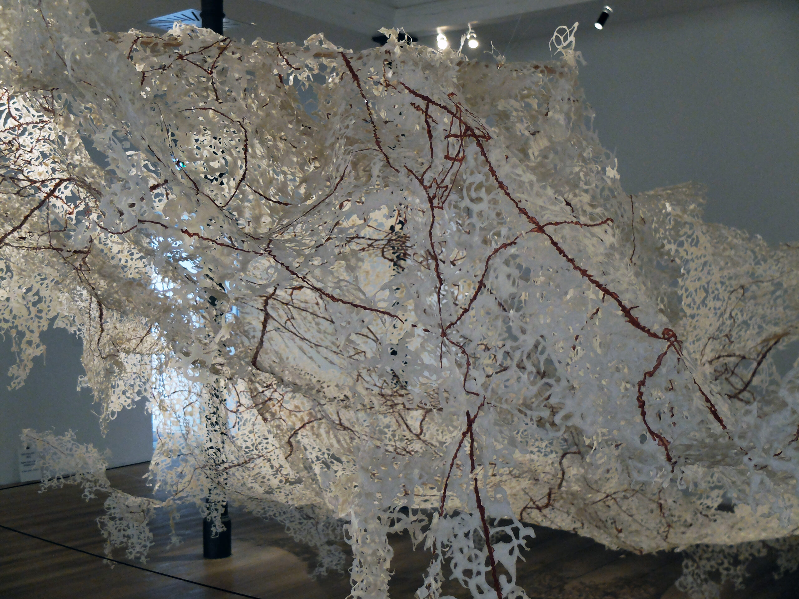 KunstCentret Silkeborg Bad: Papirets hukommelse