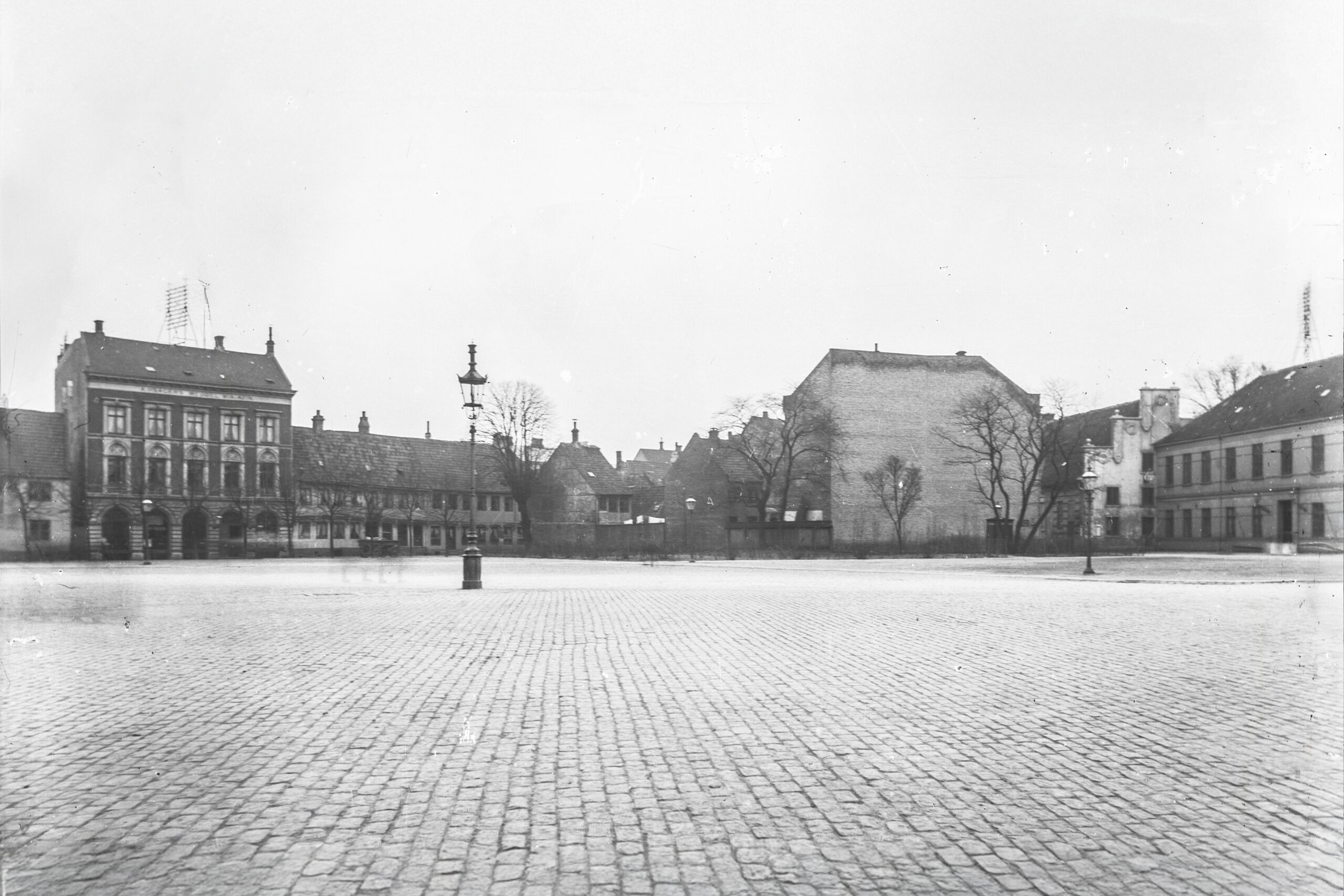 FOTOBOG: AARHUS FØR OG NU FOTOBOG: AARHUS FØR OG NU