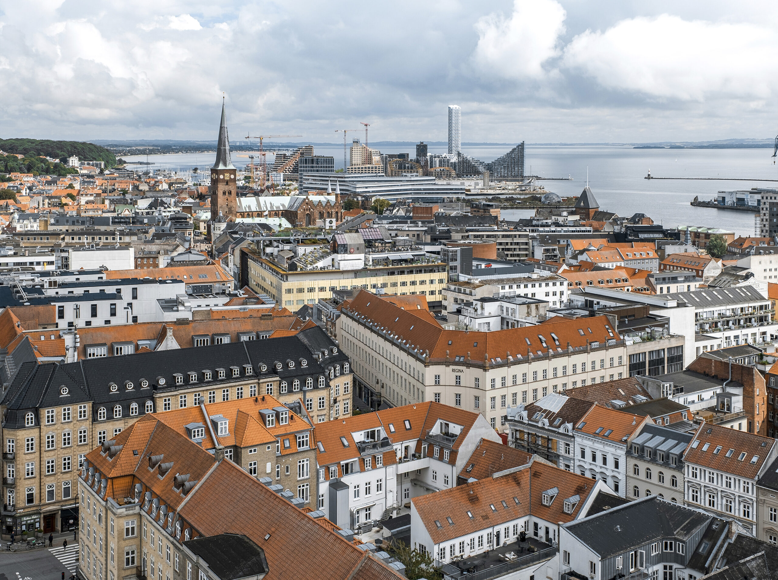 FOTOBOG: AARHUS FØR OG NU FOTOBOG: AARHUS FØR OG NU