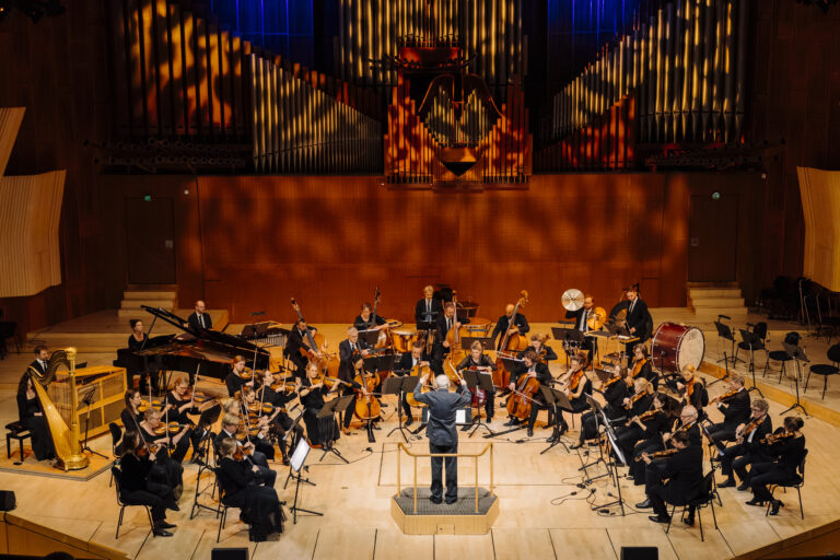 Danmarks Underholdningsorkester: Musikalske veje i skæbnens labyrint