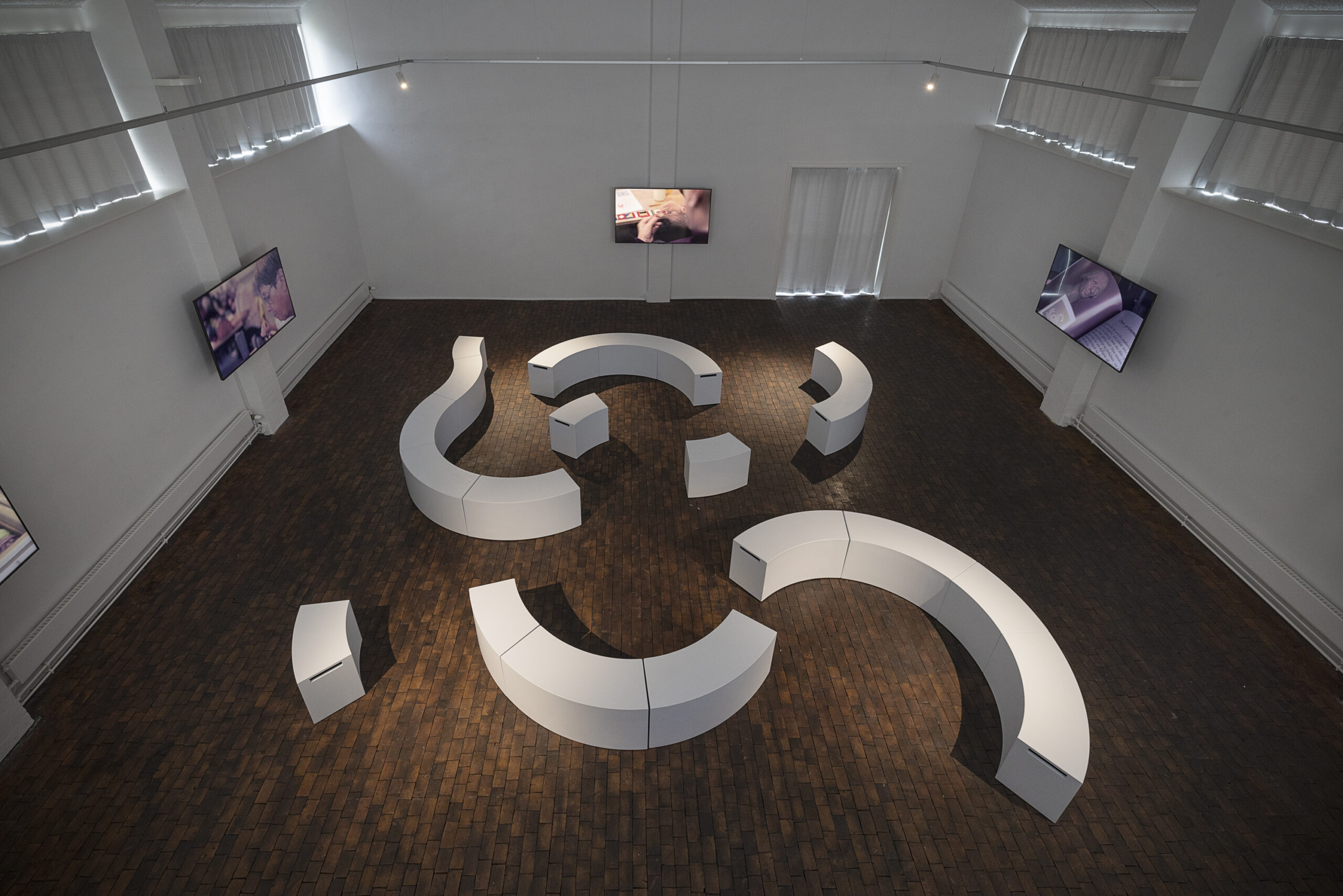 GAMMELGAARD: 1+1 UDSTILLING | FOR:EN:ING & LEGESTUE GAMMELGAARD: 1+1 UDSTILLING | FOR:EN:ING & LEGESTUE