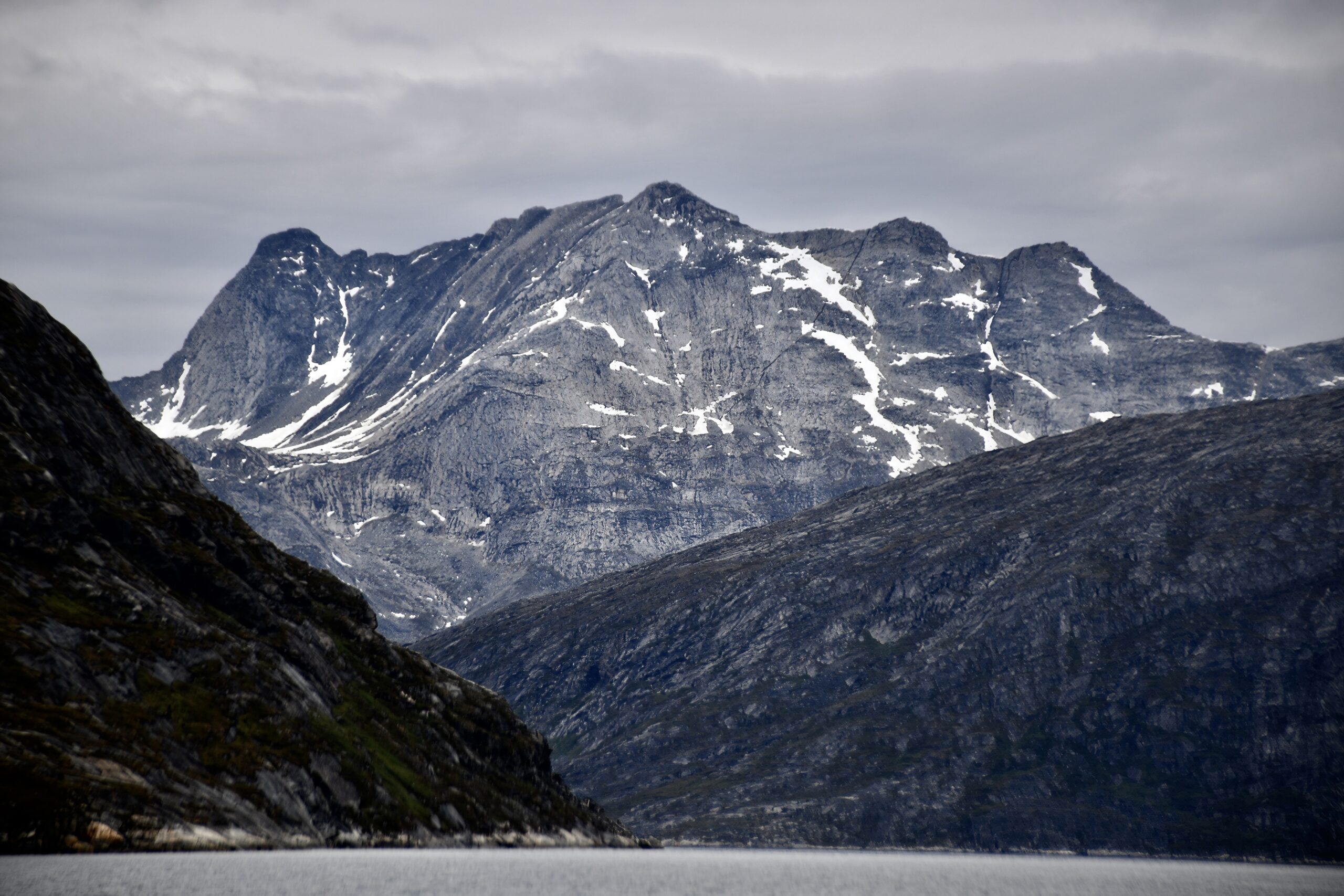 Bjergformationer ved Nuuk Fjord - det næststørste fjordsystem i verden og hjemsted for Grønlands hovedstad. Niels Lyksted